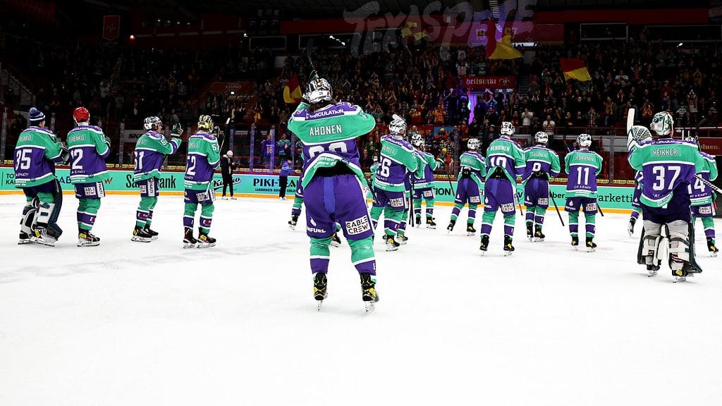 Jokerit pelaa joulukuussa retropaidoissa.