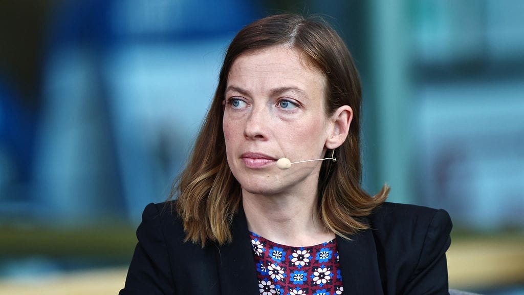 "Ei ole millään tapaa hyväksyttävää, että hallituspuolueen kansanedustajat marssivat uusnatsien käynnistämällä marssilla yhdessä muun äärioikeiston kanssa itsenäisyyspäivänä", Li Andersson kirjoittaa.