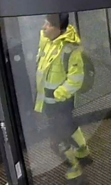 Länsi-Uudenmaan poliisi epäilee kauppakeskus Ainoan lähistöllä 8. marraskuuta liikkunutta miestä törkeän pahoinpitelyn yrityksestä.