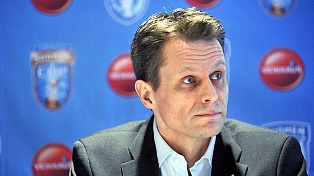 Suomen Palloliiton huippujalkapallojohtaja Petri Jakonen on mukana päävalmentajahakua valmistelevassa työryhmässä.