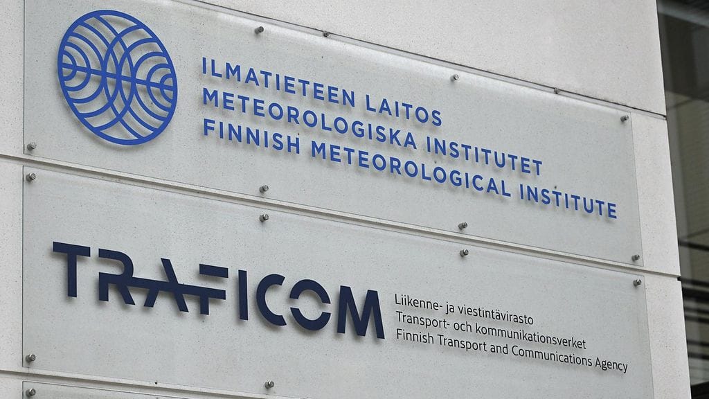 Ilmatieteen laitoksen ja Liikenne- ja viestintävirasto Traficomin logot Helsingissä 10. lokakuuta.