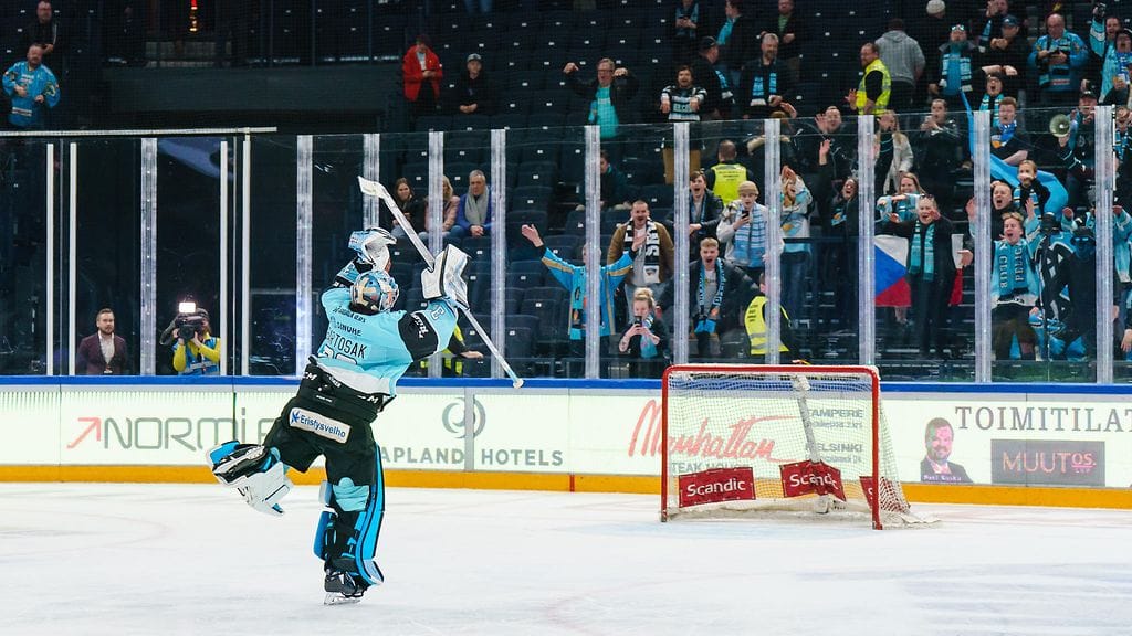 Pelicansin kevään 2023 hopeajoukkueen sankarivahti Patrik Bartosak on virallisesti palannut.