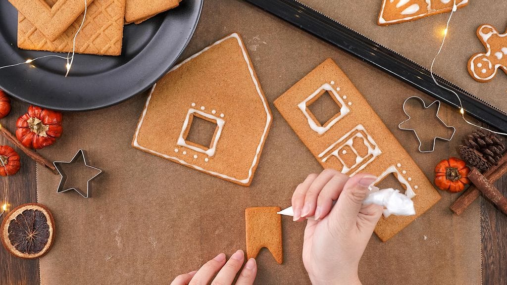 Piparkakkutaikinasta voit valmistaa vaikkapa piparitalon.