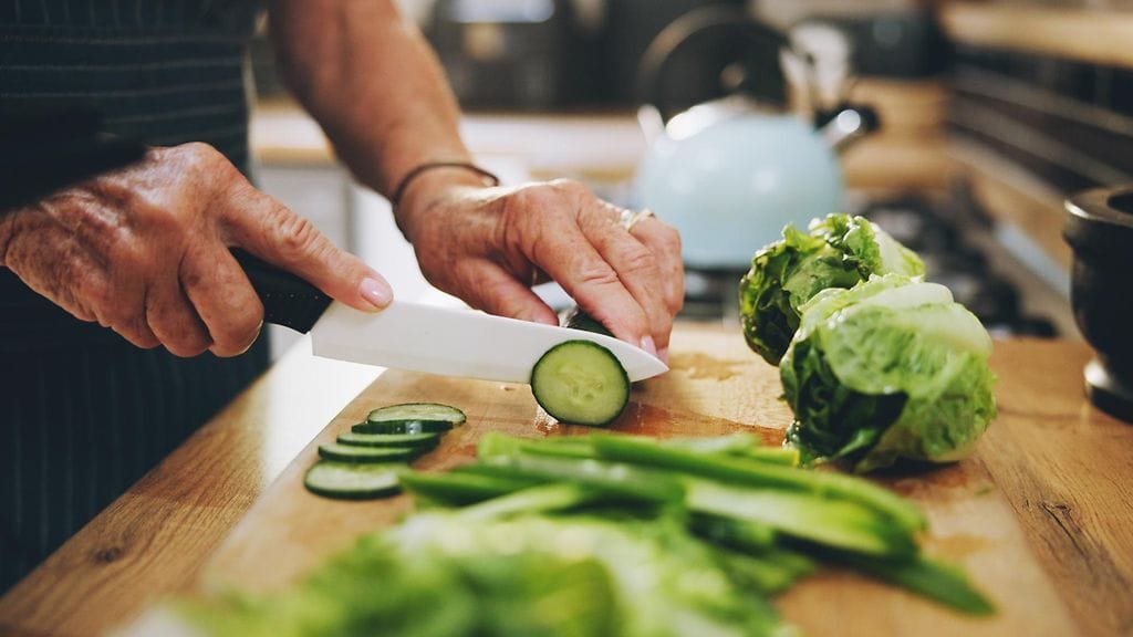 vihannesten pilkkomista