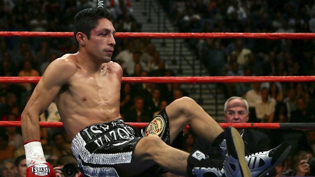 Israel Vázquez on poissa.