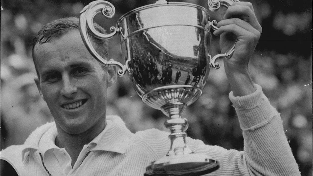 Neale Fraser kahmi mestaruuksia huippuvuosinaan tenniksessä.