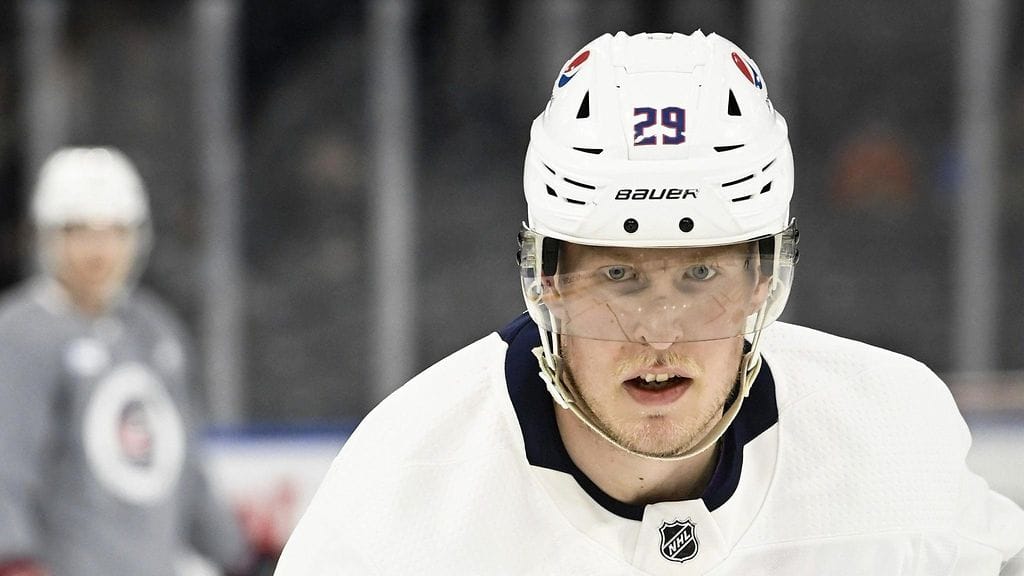 Patrik Laineen edellisestä NHL-ottelusta on kulunut 355 päivää. Se tapahtui joulukuussa 2023 Columbuksen paidassa.