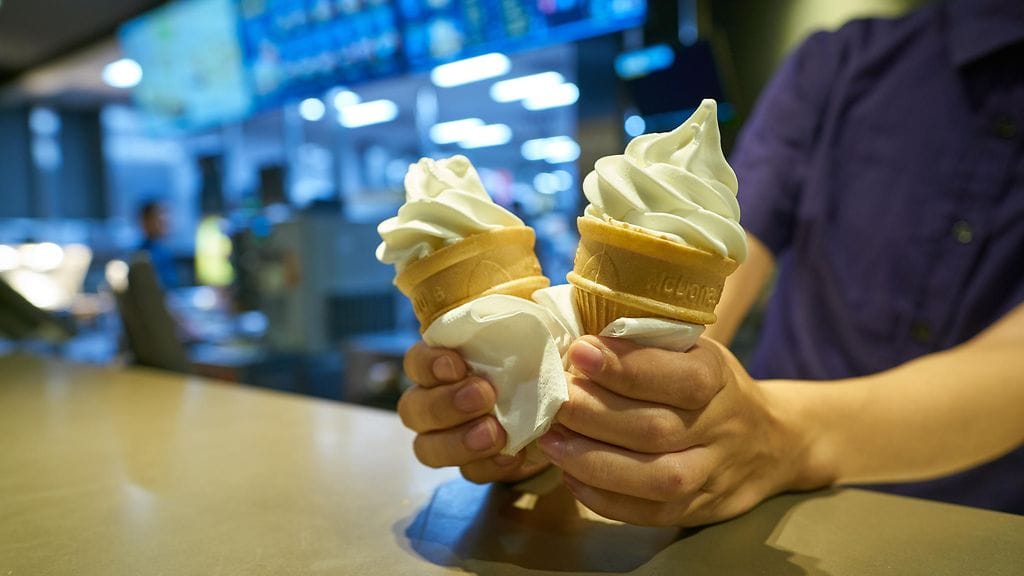 McDonald's lupaili muutoksia menuun ja jälkiruokiin. Kuvituskuvassa McDonald'sin jäätelöitä.