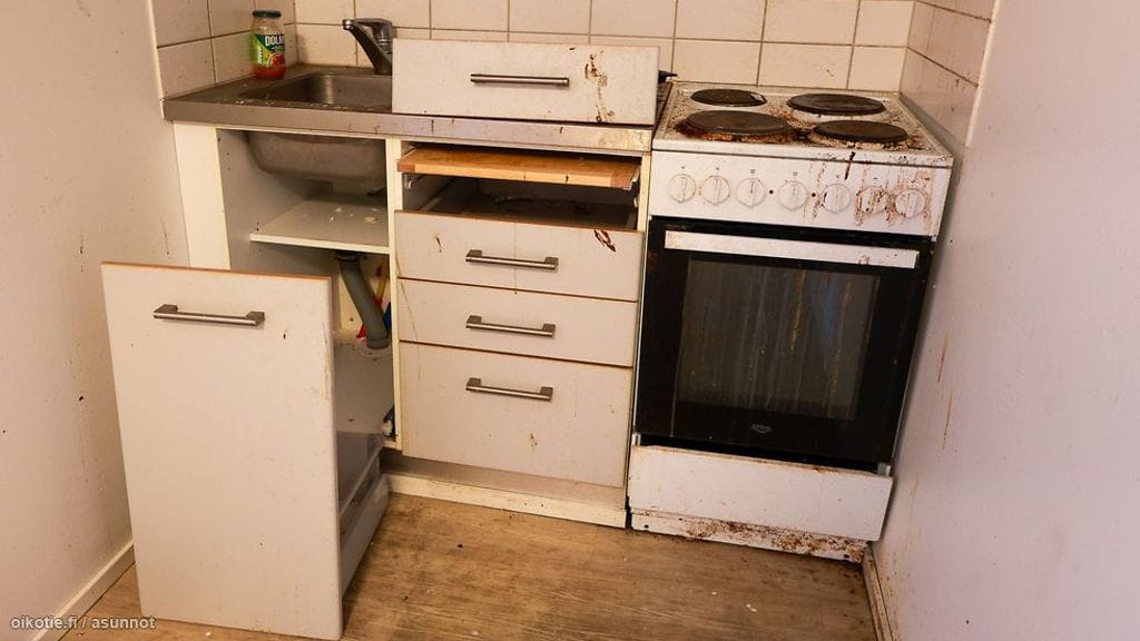 Oikotien ilmoitus asunnottomuuden arjesta.