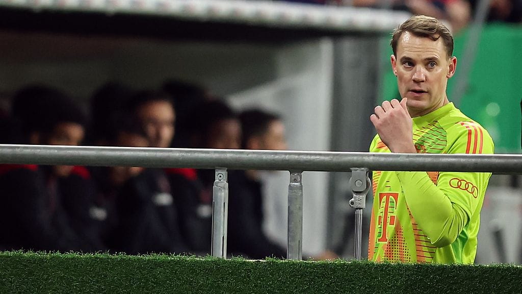 Manuel Neuer ajettiin ulos kentältä.