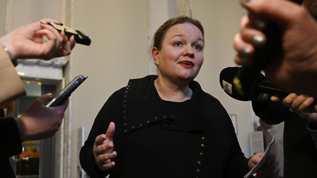 Krista Kiuru (sd.) eduskunnassa 3. joulukuuta.