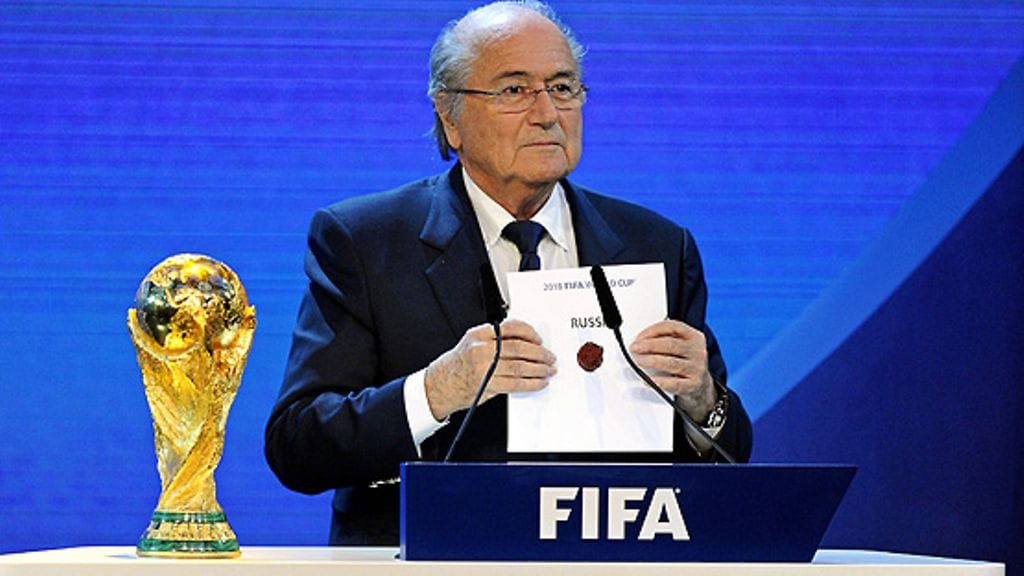 Sepp Blatter paljastaa vuoden 2018 MM-kisaisännän.