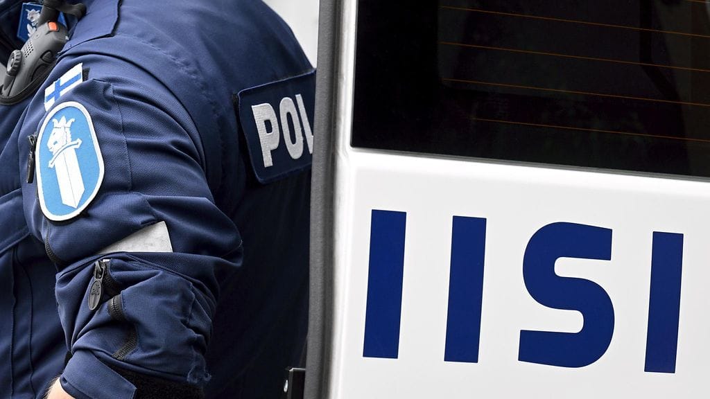 Poliisi etsii kahta miestä epäiltynä aseellisesta ryöstöstä. Kuvituskuva.