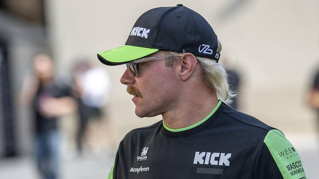 Valtteri Bottas otti laskun maksettavakseen F1-kuljettajien vuosittaisella illallisella.