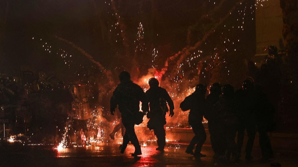 Georgian oikeusasiamies Levan Ioseliani sanoi, ettei poliisilla ollut oikeudellisia perusteita hajottaa rauhanomaista mielenosoitusta.