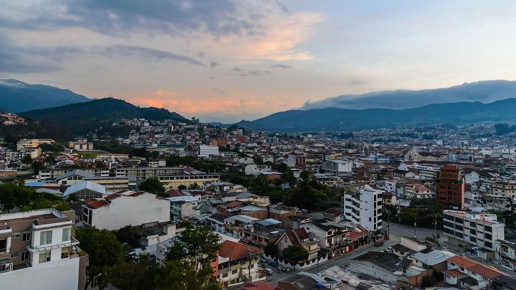 Onnettomuus sattui Lojan maakunnassa Etelä-Ecuadorissa lähellä Perun rajaa perjantaina.