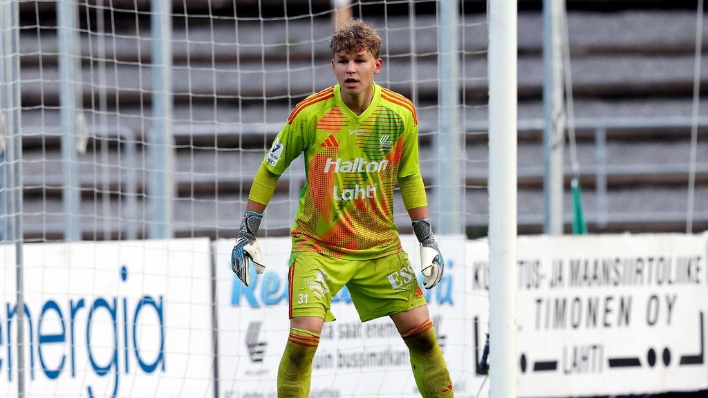 FC Lahden maalivahtilupaus lähtee Ajaxin organisaatioon esittelemään taitojaan.