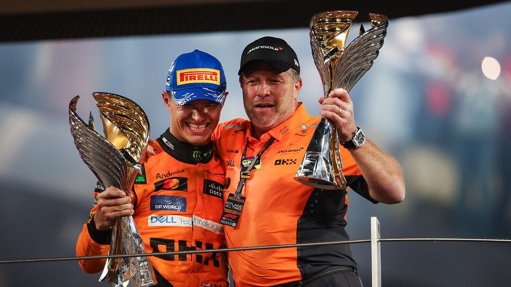 Lando Norris ja Zak Brown ottivat ilon irti valmistajien MM-tittelistä Abu Dhabin F1-kauden päätöskisassa.