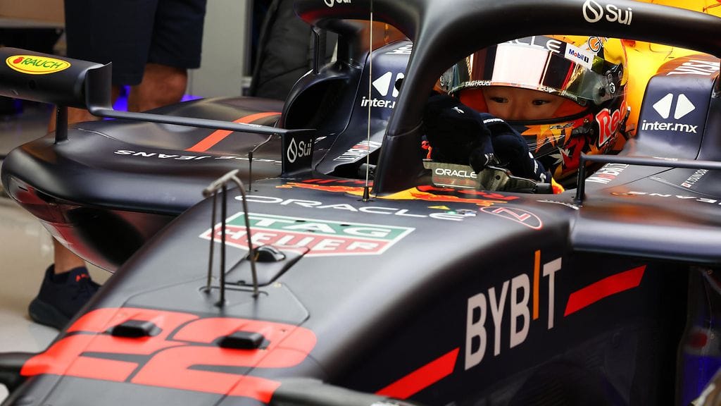Yuki Tsunoda istui Red Bullin F1-autoon tiistain testeissä Abu Dhabin radalla.