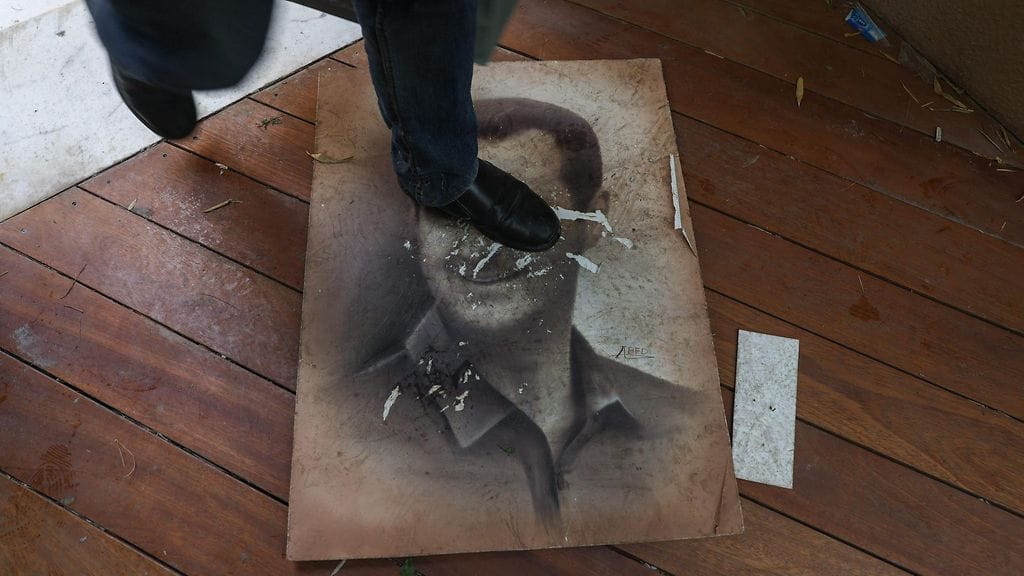 Puolue ilmoitti päätöksestä sekä verkkosivullaan että sanomalehdessä.