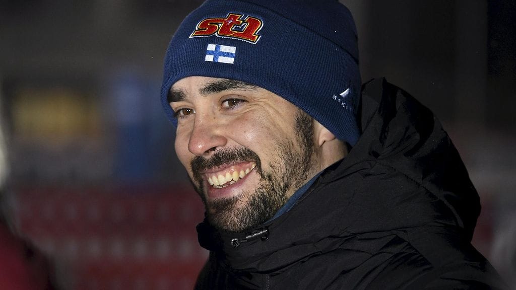 Ristomatti Hakola ei ole päässyt viime aikoina juhlimaan ladulla, mutta siviilipuolella luistaa.