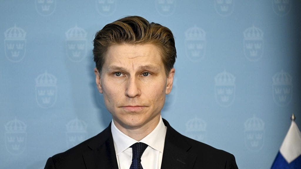 Antti Häkkäsen mukaan Euroopan pitää taata Ukrainan taistelukyky yksin, jos Yhdysvallat ajaa rauhaa huonoin ehdoin.