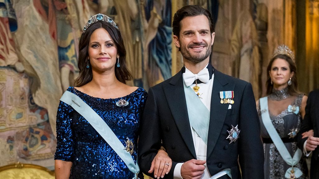 Prinsessa Sofia sädehti prinssi Carl Philipin vierellä Nobel-illallisella