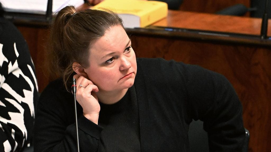 SDP:n Krista Kiuru eduskunnan suullisella kyselytunnilla Helsingissä 12. joulukuuta 2024.