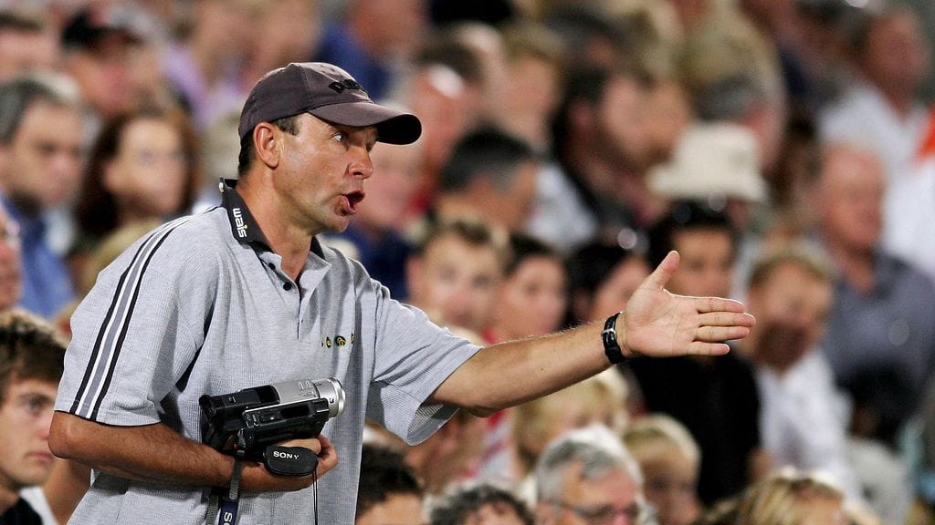 Alex Parnov valmensi muun muassa australialaisen seivästähden Steve Hookerin olympiakultaan Pekingissä vuonna 2008.