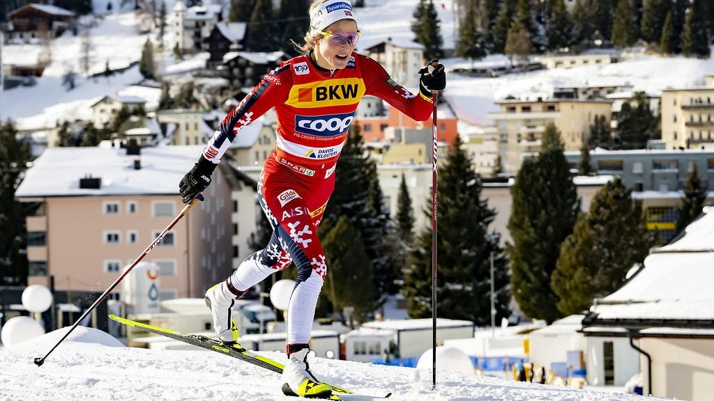 Therese Johaug jäi Davosissa 20 kilometrin perinteisen hiihtotavan väliaikalähtökilpailussa kolmanneksi.