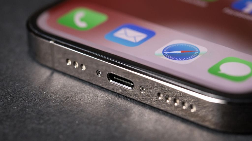 Tällaisen USB-C-latausportin EU vaatii ensi vuodesta alkaen kaikkiin myyntiin tuleviin matkapuhelimiin.