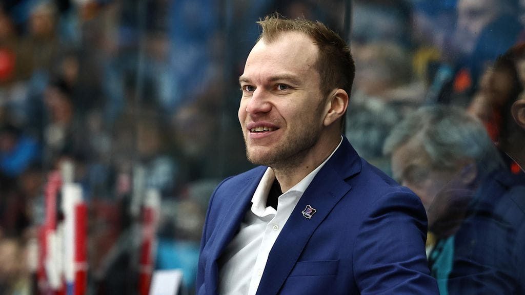 Viime kaudella JYPin päävalmenajanakin toiminut Mikko Heiskanen sai kenkää.