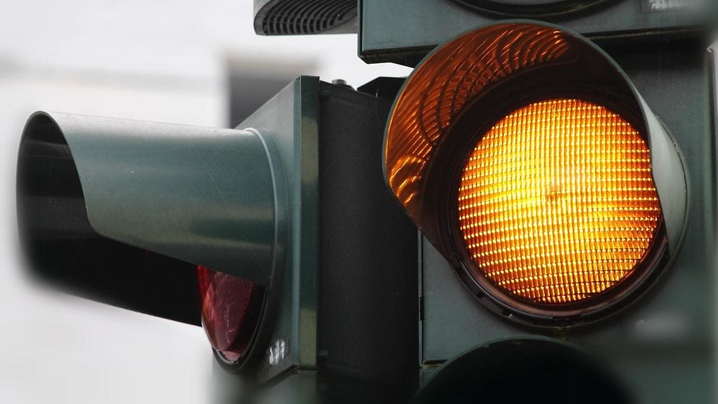 Lounais-Suomen poliisissa on havaittu, että liikennevalojen noudattaminen on monelle autoilijalle hankalaa.