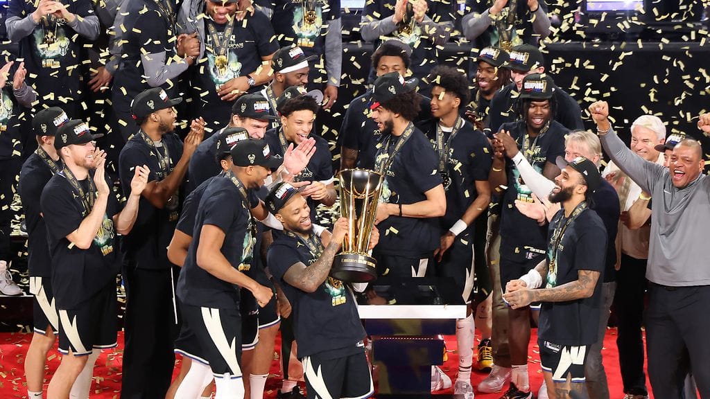 Milwaukee Bucks juhli cup-mestaruutta.