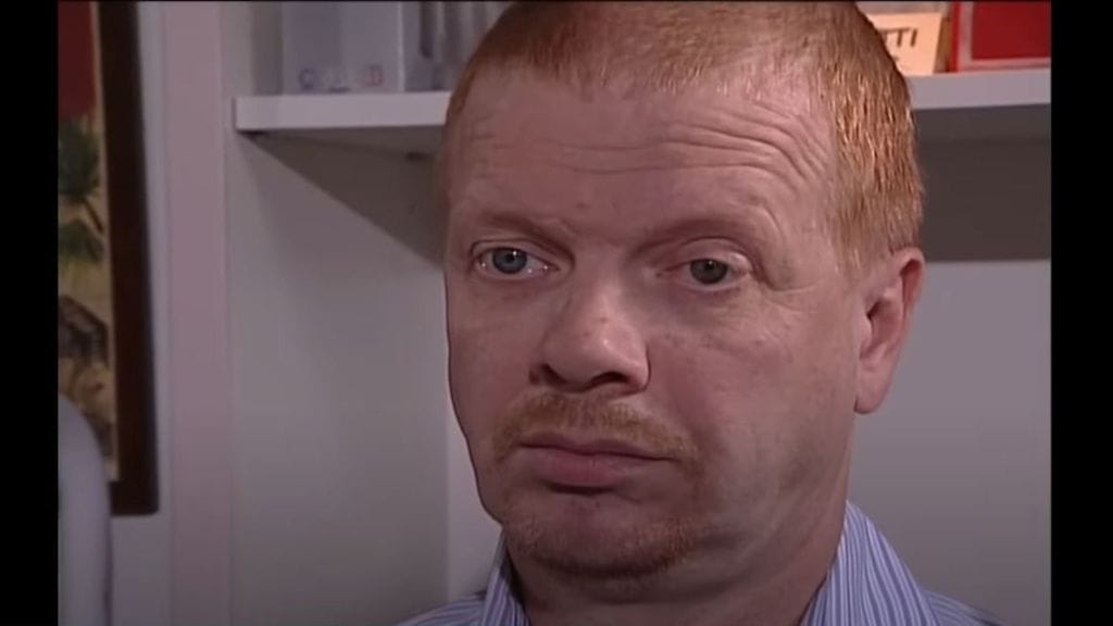 Kuvakaappaus Kummelin Tonnin seteli -sketsistä.