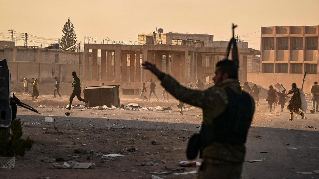 Sanan julkaiseman lausunnon mukaan al-Sharaa pääsi sopimukseen ryhmien hajottamisesta tapaamisessa ryhmien johtajien kanssa.