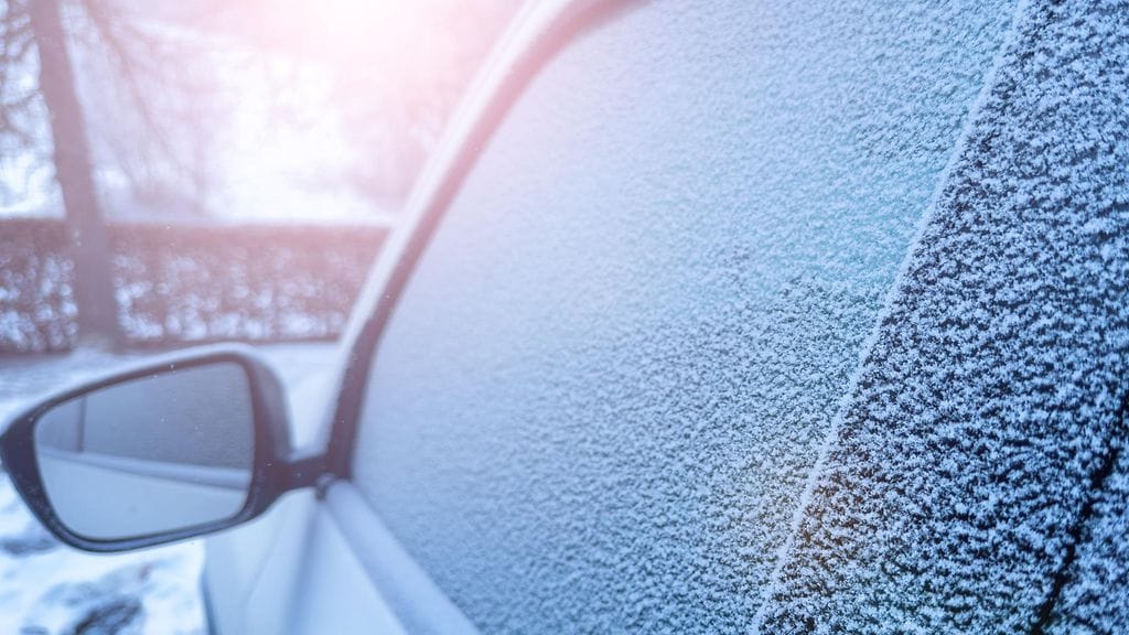 Moni auto seisoo joulunpyhinä pitkiä aikoja paikallaan.