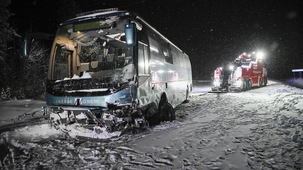 LK Rovaniemi bussi turma onnettomuus 19122024