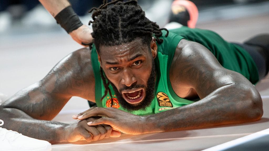 Mathias Lessort loukkaantui karmivalla tavalla koripallon Euroliigassa.