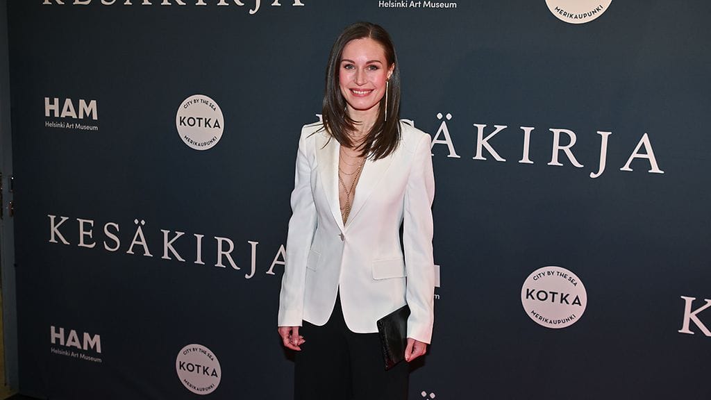 Sanna Marin julkaisi kesäisen kuvakollaasin somessaan.