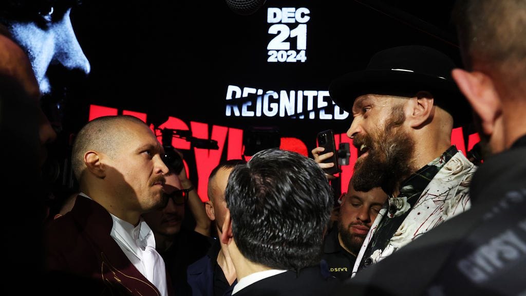 Tyson Furyn (oik.) parta on Oleksandr Usykin leirin mukaan sääntöjenvastainen.