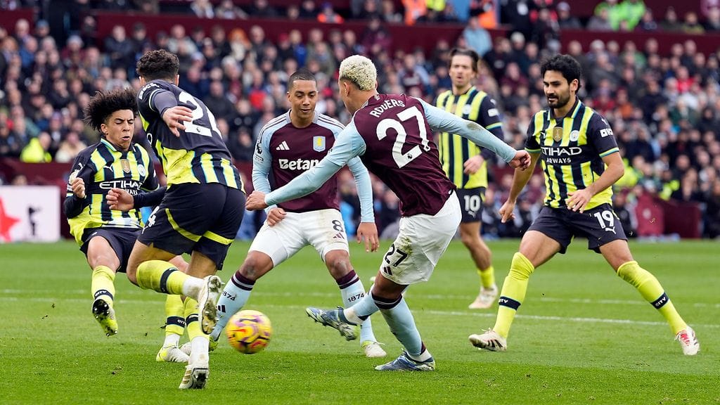 Manchester Cityn ex-pelaaja Morgan Rogers rokotti vanhaa seuraansa.