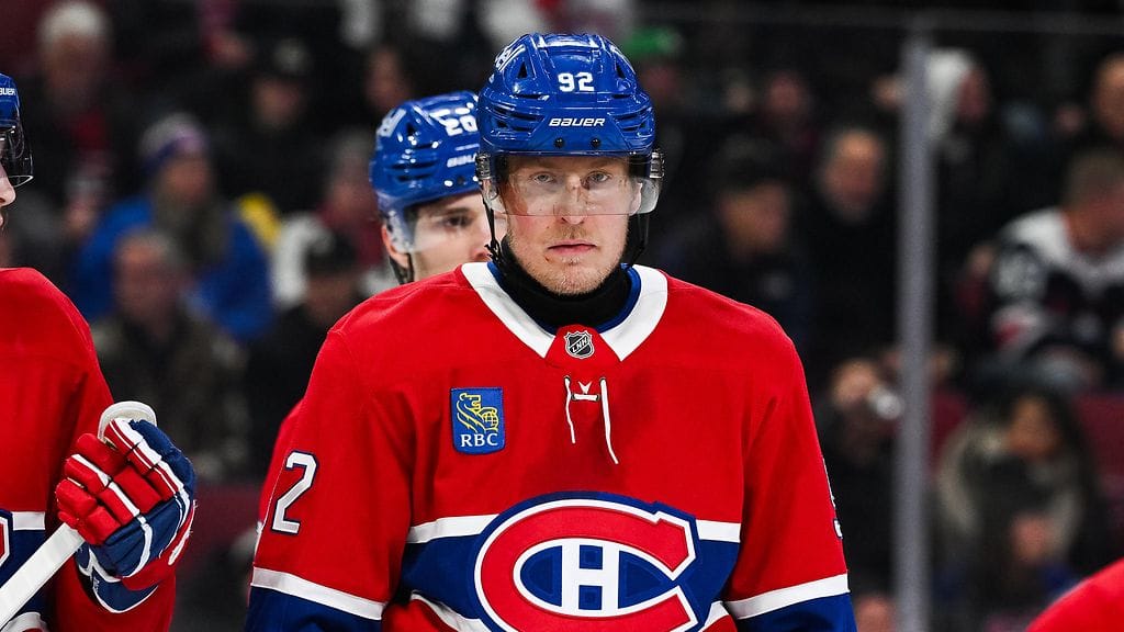 Patrik Laine sai kovia iskuja ottelussa entistä joukkuettaan vastaan, mutta loukkaantumisen syy jäi epäselväksi.