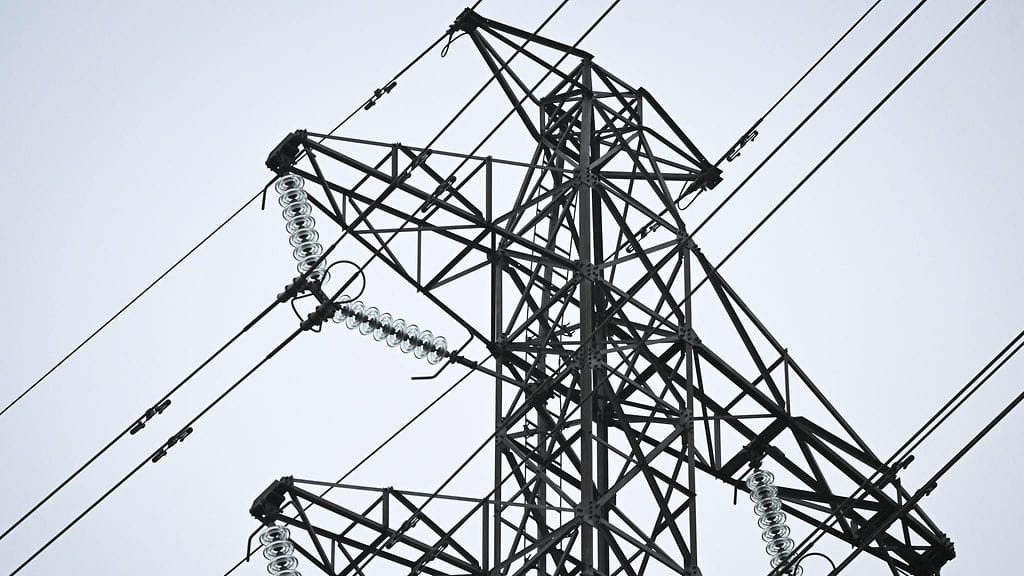 Sähkö on aattona kalleimmillaan aamuyhdeksältä ja -kymmeneltä.