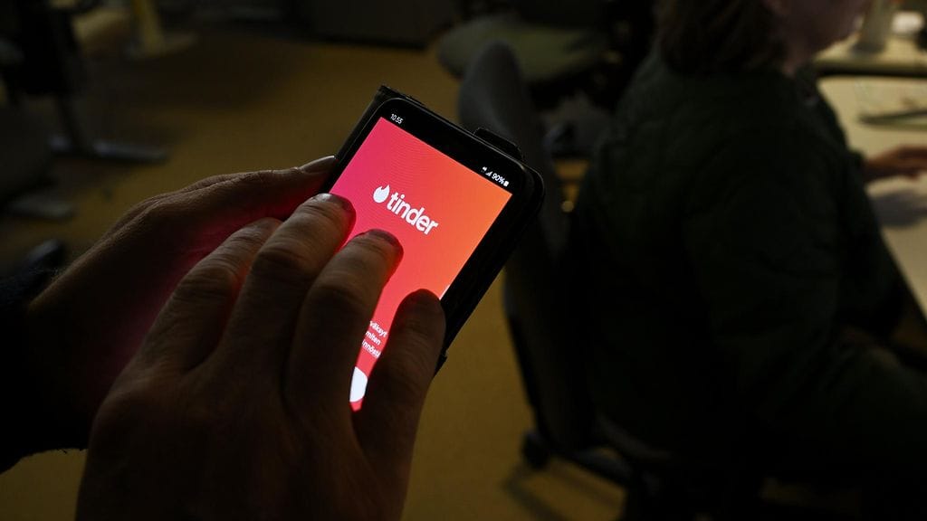 Nettideittailussa ihmistä ehtii tarkastella ja tulkita omien toiveiden kautta, mikä voi altistaa pettymyksille todellisissa kohtaamisissa.