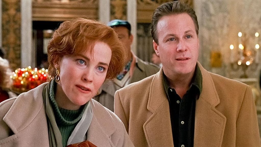 Yksin kotona -elokuvan vanhempien Kate (Cathrine O'Hara) ja Peter McCallisterin (John Heard) varallisuus on herättänyt vuosien saatossa ihmetystä ja erilaisia faniteorioita.