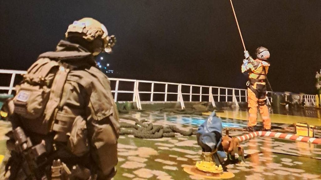 Viranomaisoperaatio tankkeri merikaapeli katko