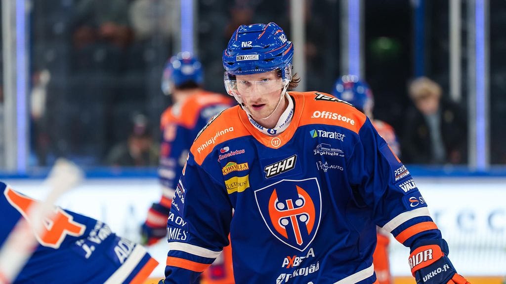 Andrej Sustr jää sivuun illan pelistä.