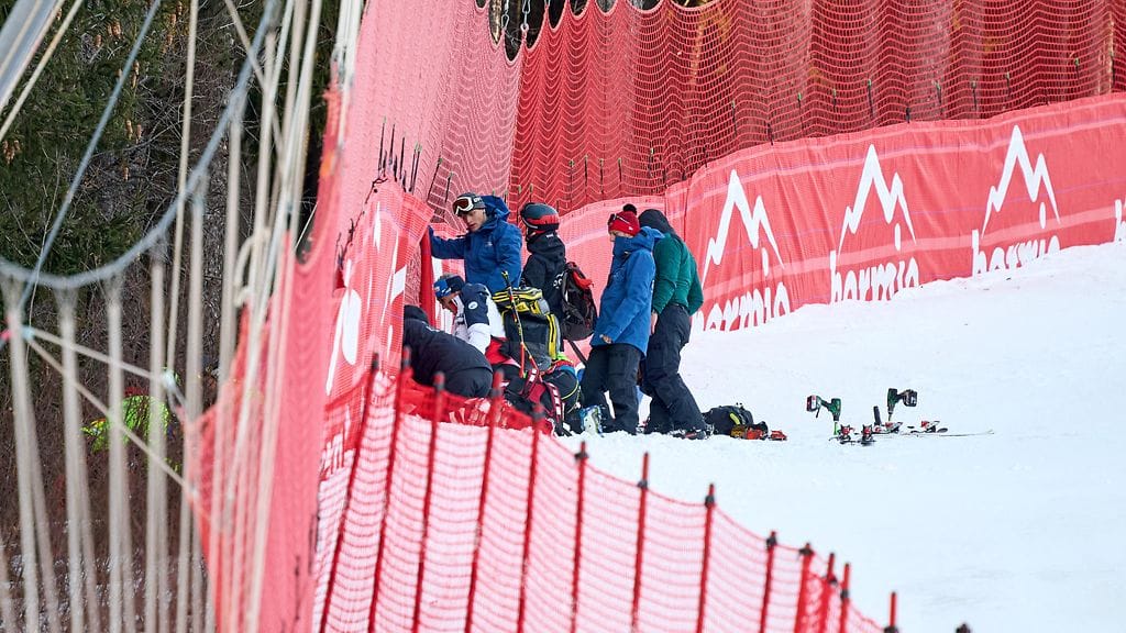 Sarrazin kuljetettiin onnettomuuspaikalta sairaalaan.