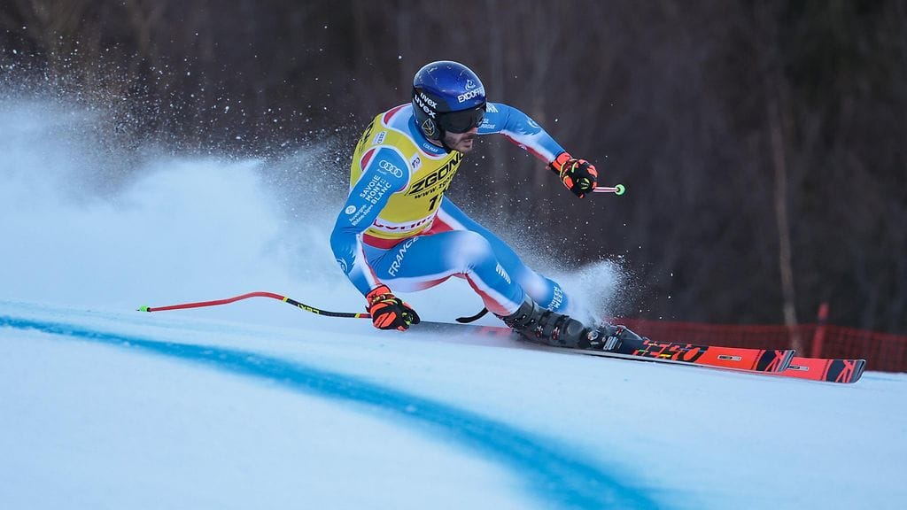 Rajusti kaatunut alppihiihtäjä Cyprien Sarrazin pysyy nukutettuna sairaalassa.